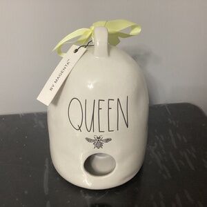 Rae Dunn queen 🐝 birdhouse
